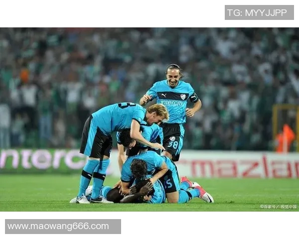 古比斯与拉赫蒂的激烈对决揭示足球战术与团队协作的深刻内涵